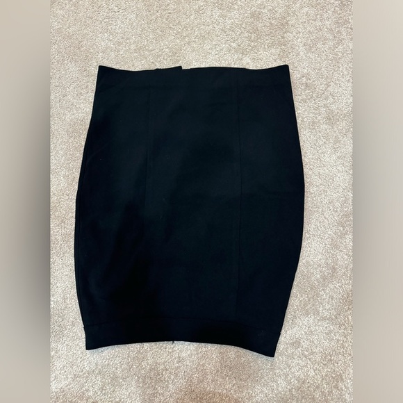 Bebe ladies skirt black in size 4 - Picture 2 of 7